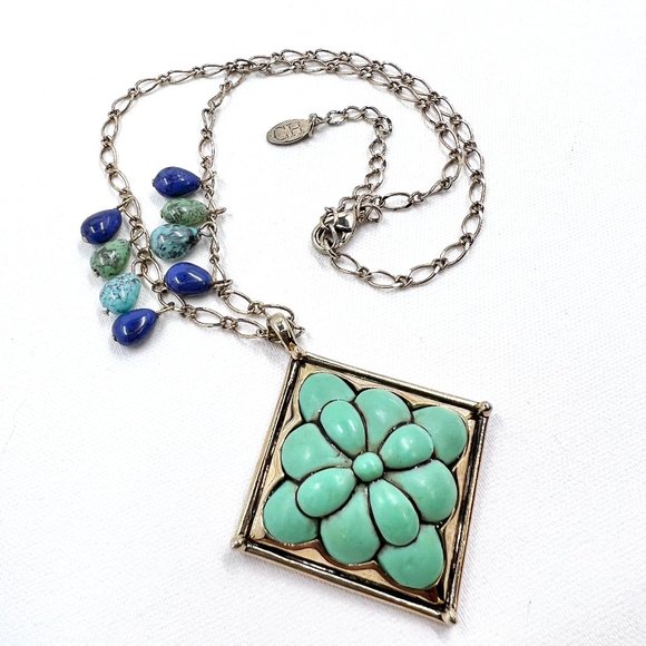 Liz Claiborne Jewelry - 🎉HP🎉 Crazy Horse - Antiqued Gold Tone Green Raised Flower Pendant 14” Choker